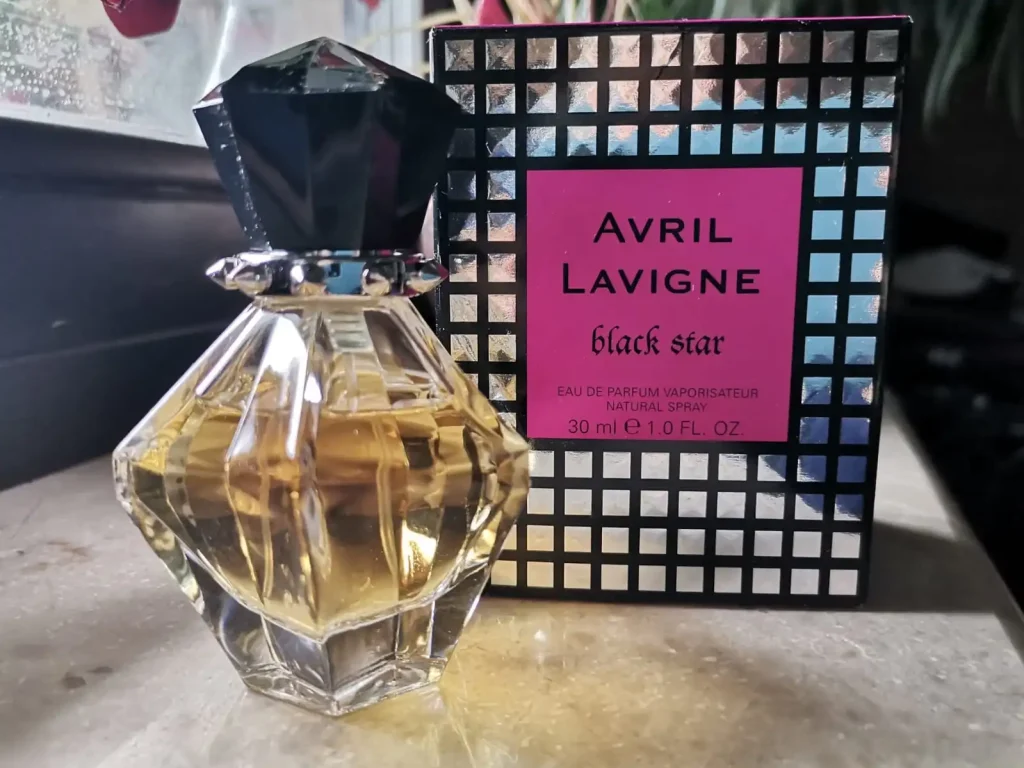 Black Star Avril Lavigne